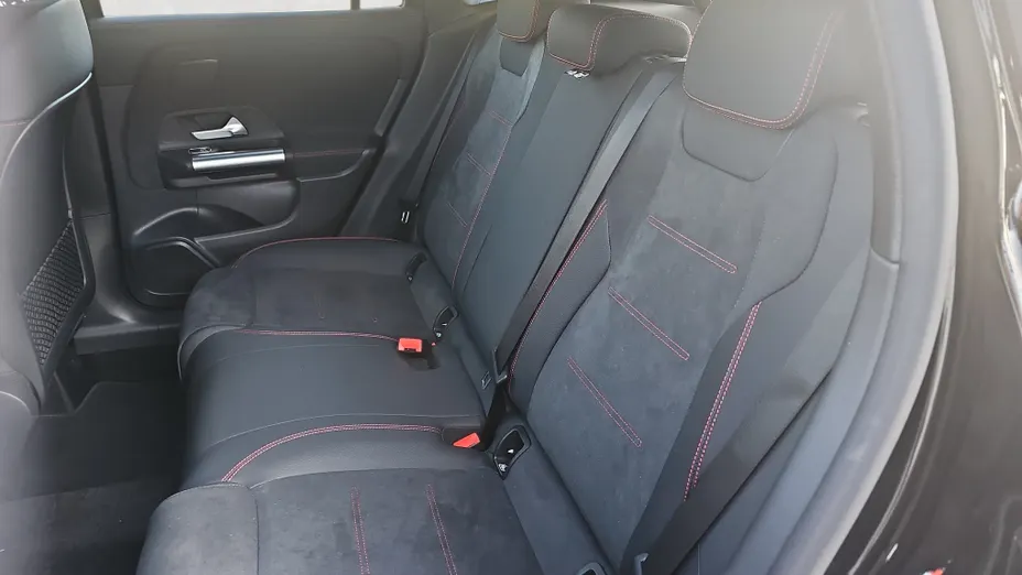 MERCEDES-BENZ GLA GLA 200 AMG Line Nowy