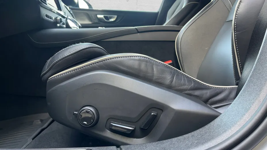 VOLVO XC60 XC60 T6 Plug-In Hybrid AWD Plus Dark aut