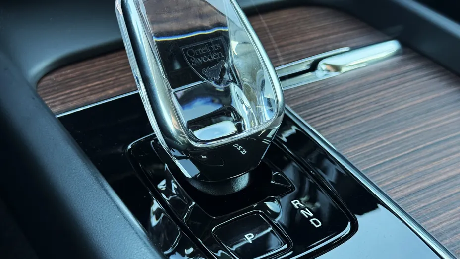 VOLVO XC60 XC60 B4 D AWD Plus Dark aut