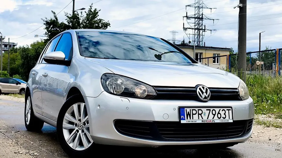 VOLKSWAGEN Golf -