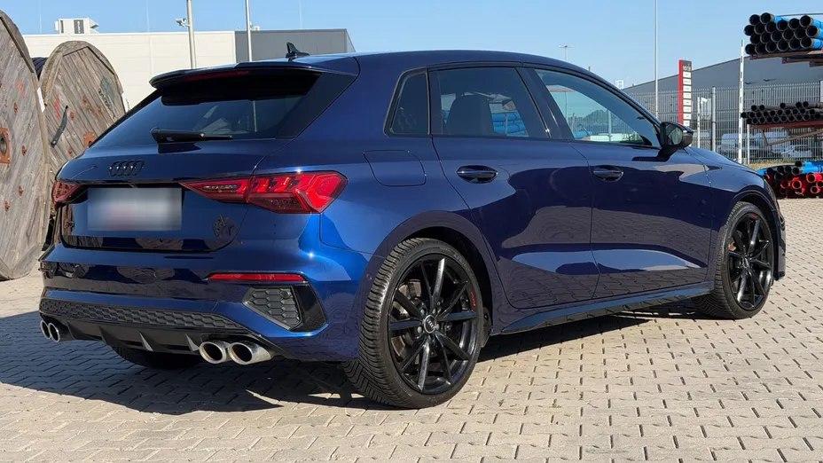 AUDI S3 -