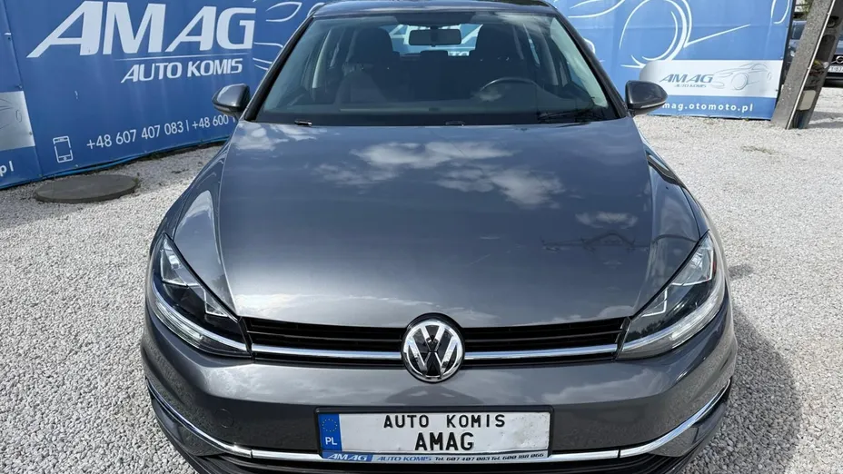 VOLKSWAGEN Golf -