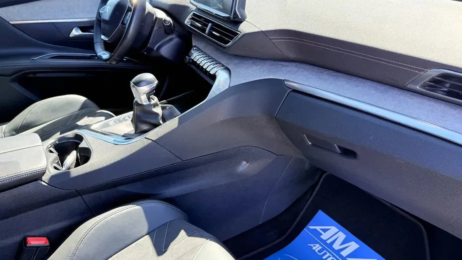 PEUGEOT 3008 -