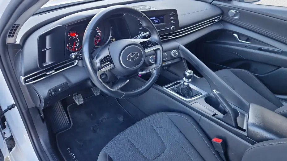 HYUNDAI Elantra Elantra 1.6 Modern
