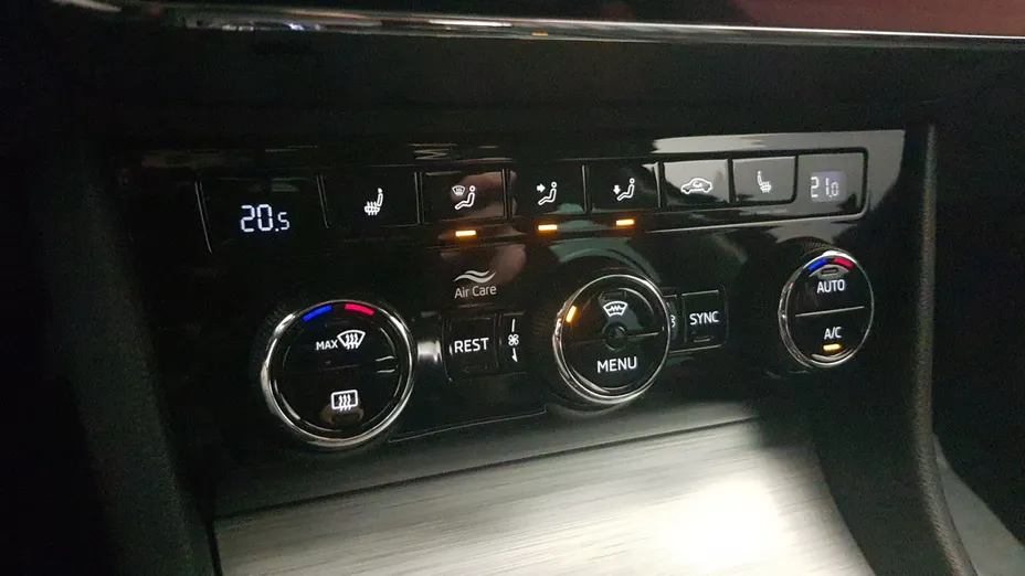 SKODA Superb Superb 2.0 TDI SCR 4x4 Ambition DSG