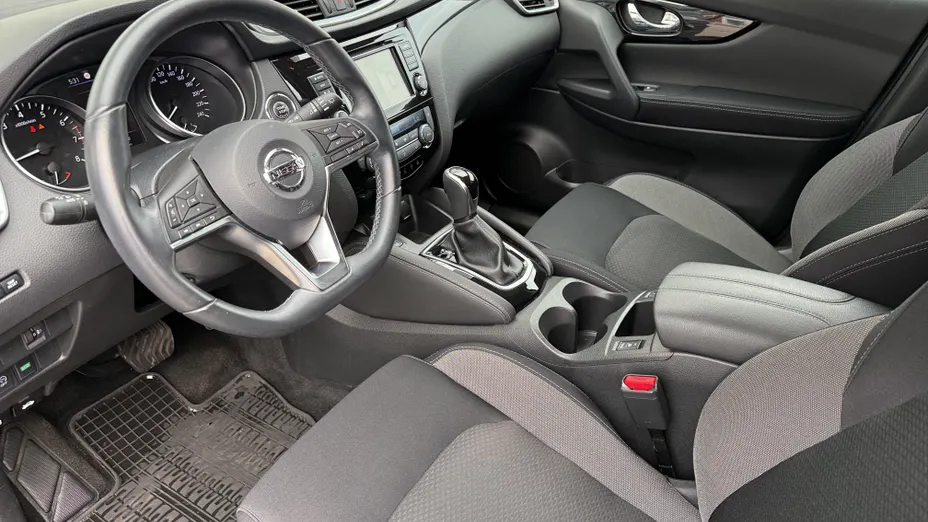NISSAN Qashqai Qashqai 1.3 DIG-T N-Connecta DCT