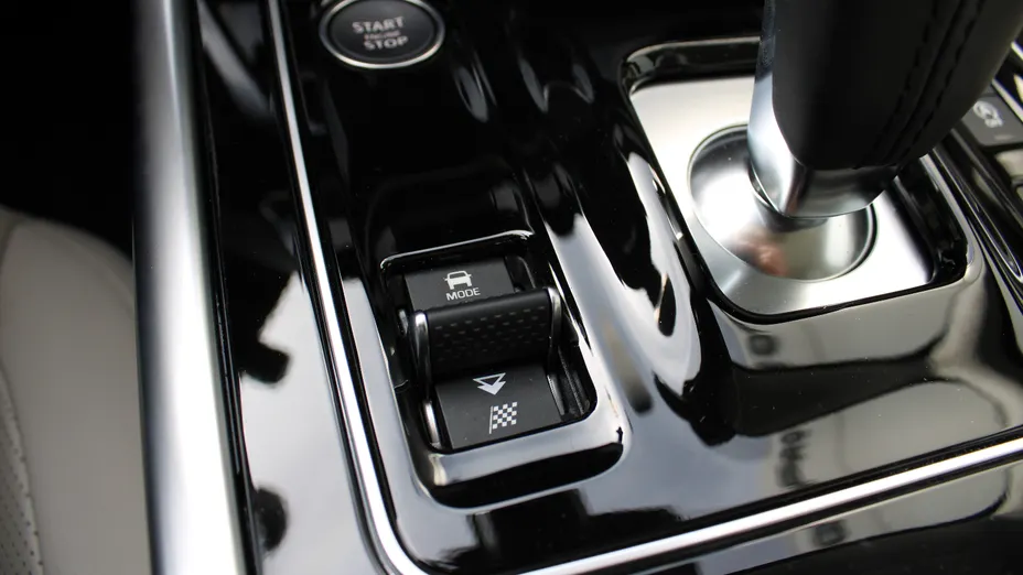 JAGUAR XE XE 2.0 D200 mHEV SE aut Nowy