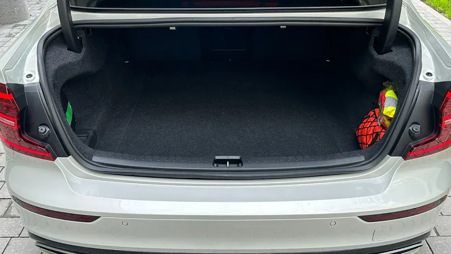 VOLVO S60 S60 B4 B R-Design aut