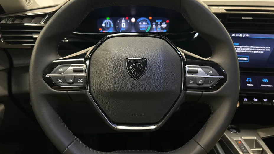 PEUGEOT 408 -