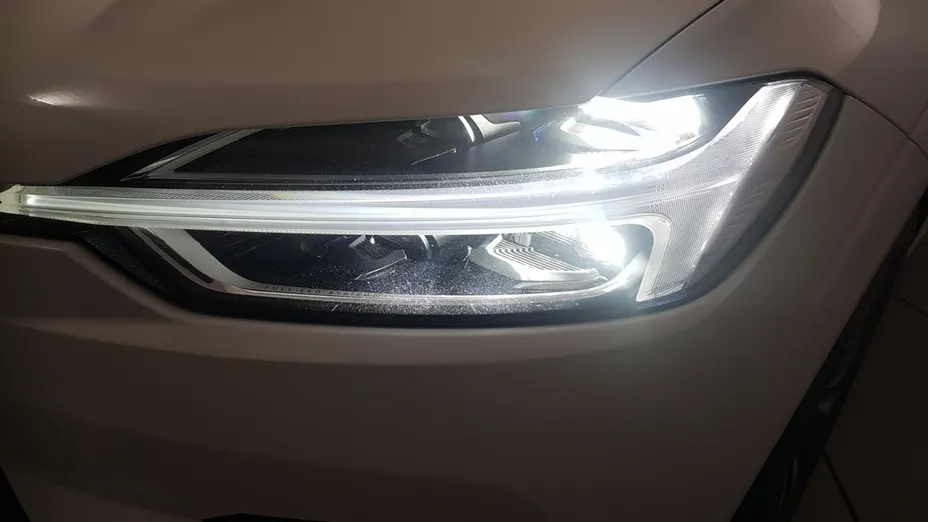 VOLVO XC60 XC60 B4 B Momentum Pro aut