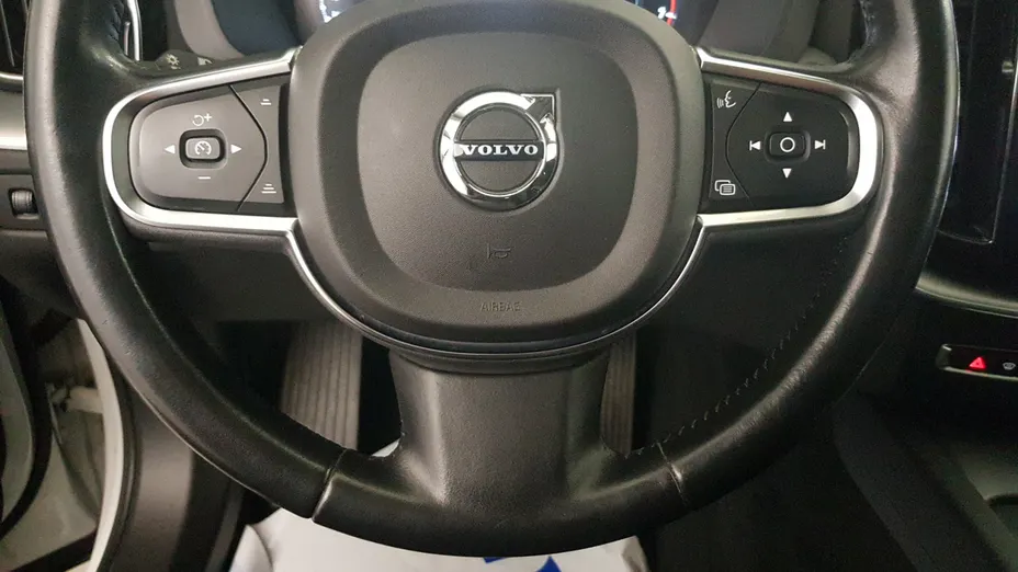 VOLVO XC60 XC60 B4 B Momentum Pro aut