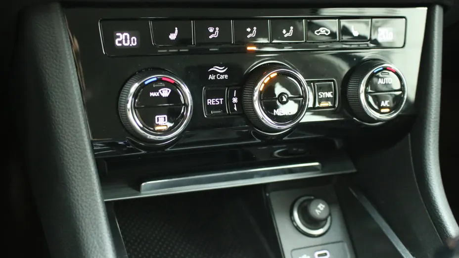 SKODA Superb Superb 2.0 TDI SCR Ambition DSG