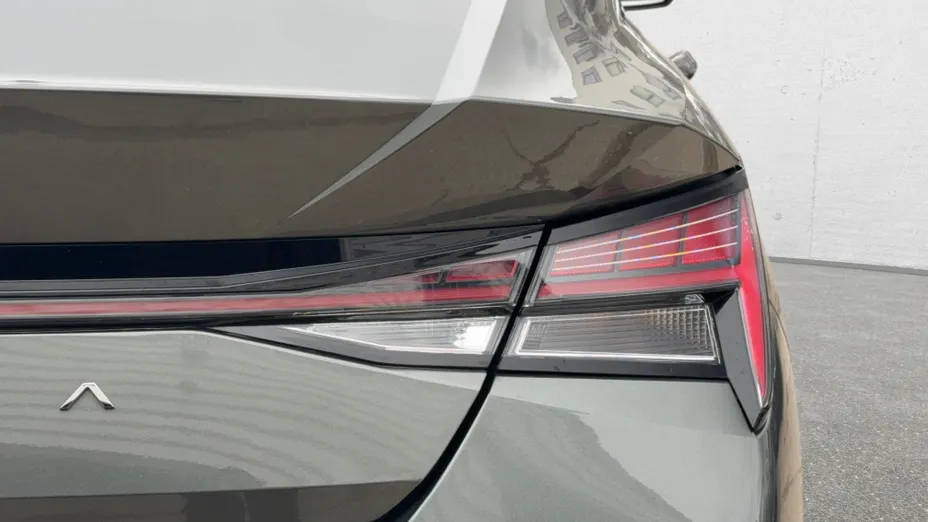 HYUNDAI Elantra Elantra 1.6 Executive CVT