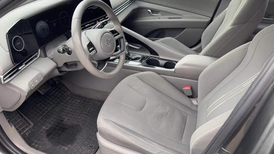 HYUNDAI Elantra Elantra 1.6 Executive CVT