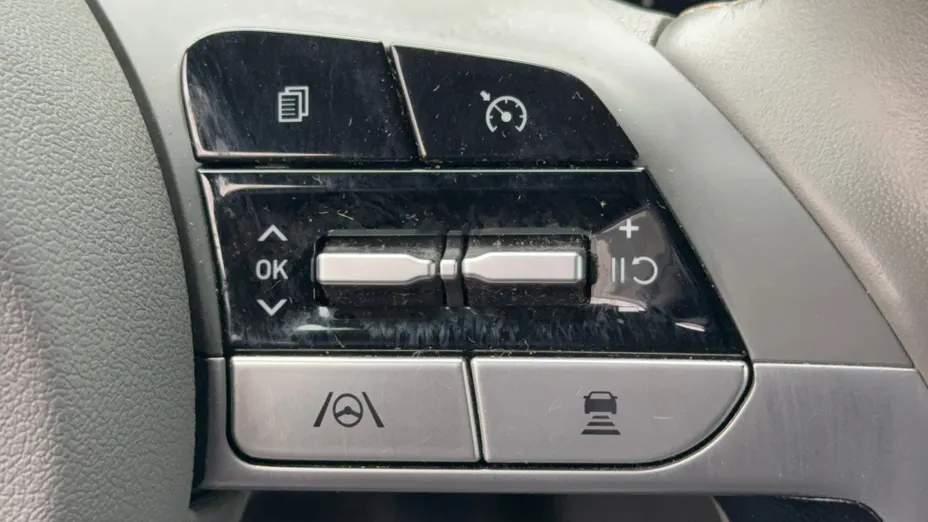 HYUNDAI Elantra Elantra 1.6 Executive CVT