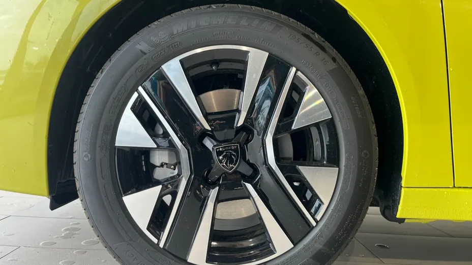 PEUGEOT 208 208 1.2 PureTech Allure S&S Nowy