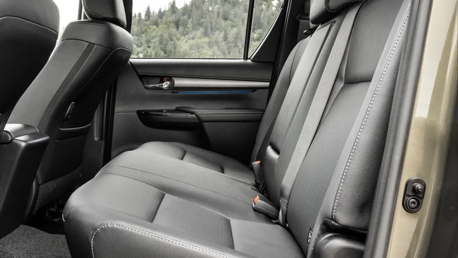 TOYOTA HiLux Hilux 2.4 D-4D Double Cab DLX 4x4 Nowy