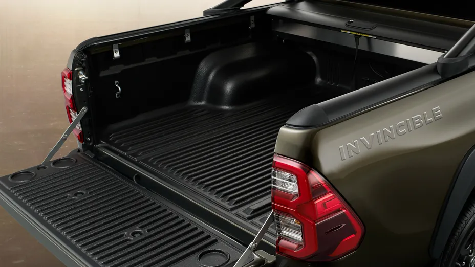 TOYOTA HiLux Hilux 2.4 D-4D Double Cab DLX 4x4 Nowy