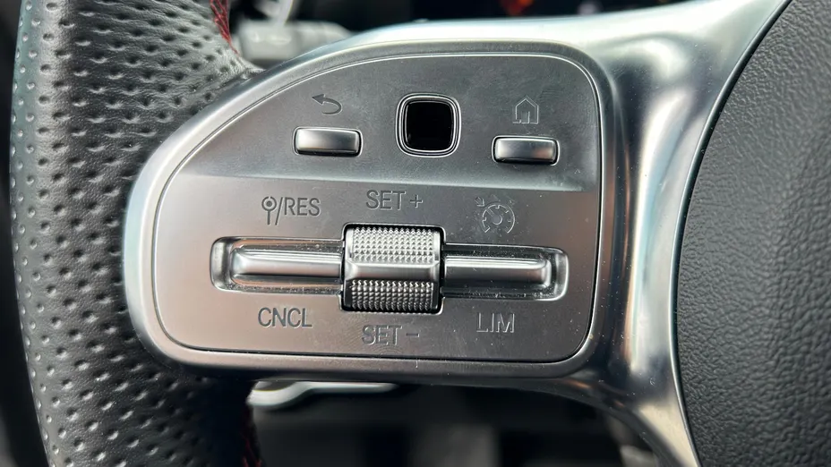 MERCEDES-BENZ A Klasa A 250 e AMG Line 8G-DCT