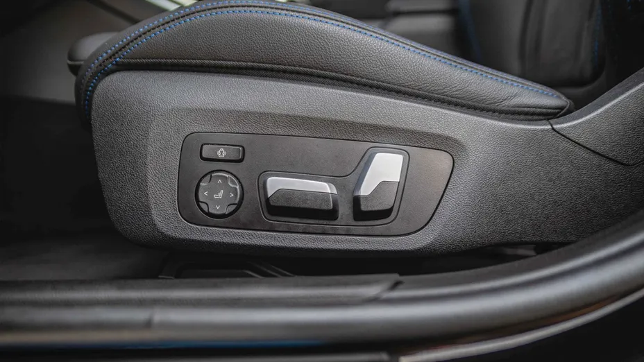 BMW Seria 3 330e xDrive M Sport sport-aut