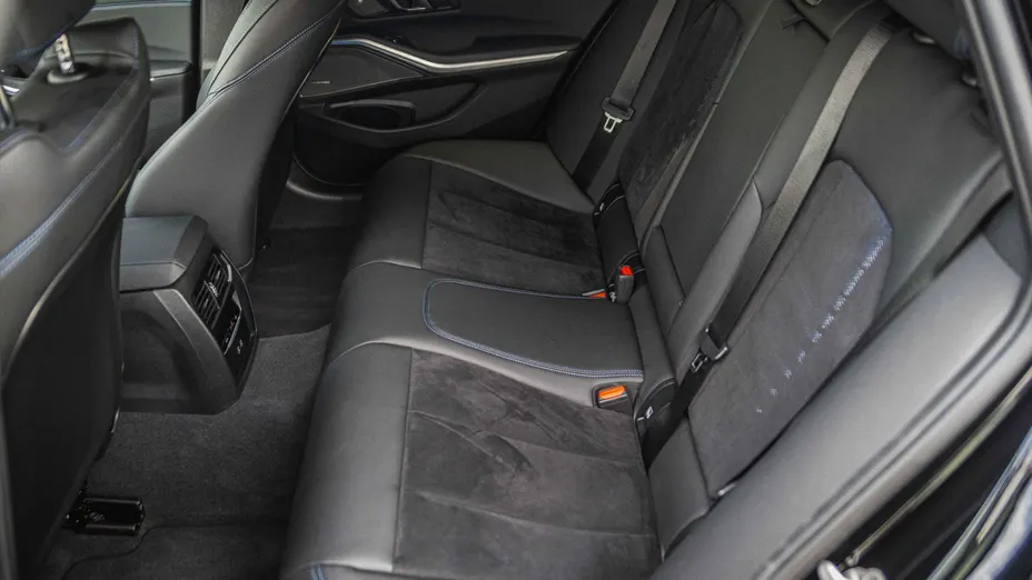 BMW Seria 3 330e xDrive M Sport sport-aut