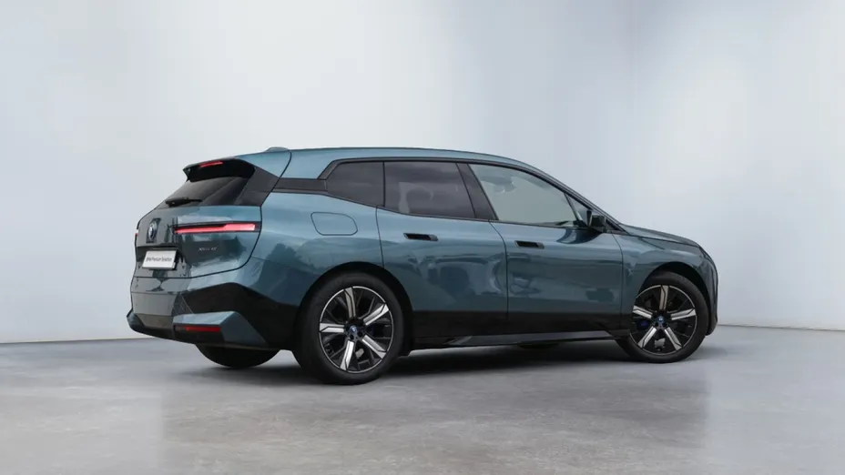 BMW iX iX xDrive40 71kWh