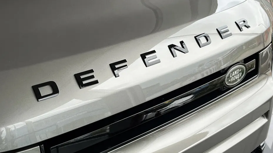 LAND ROVER Defender Defender 110 3.0 D250 mHEV X-Dynamic SE