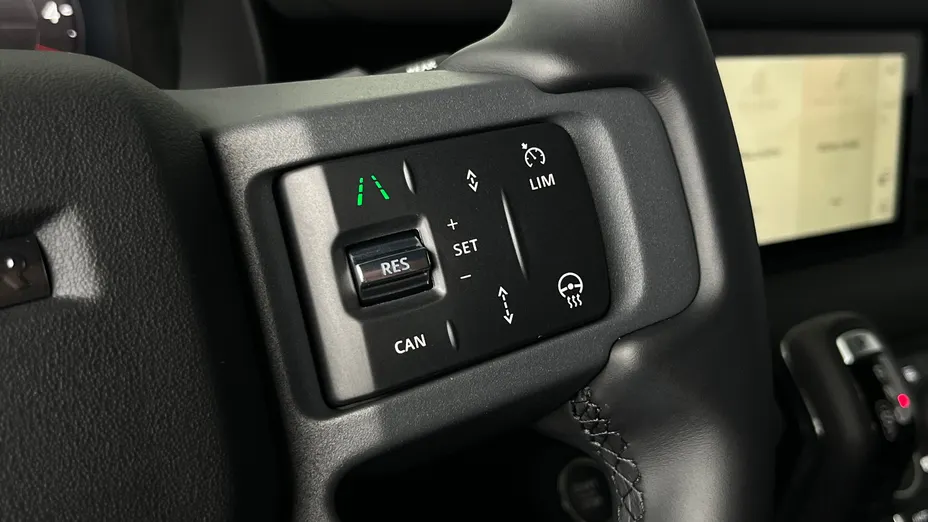 LAND ROVER Defender Defender 110 3.0 D250 mHEV X-Dynamic SE