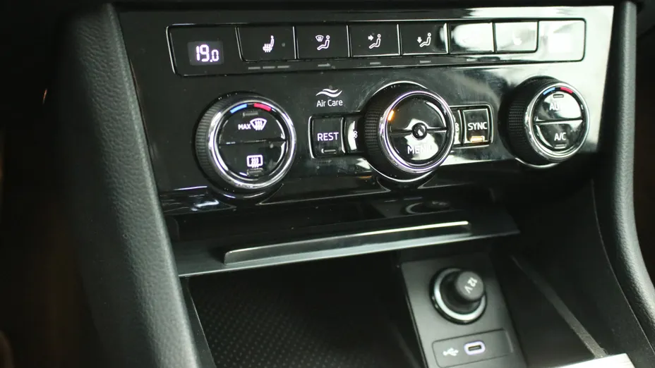 SKODA Superb Superb 2.0 TDI SCR Ambition DSG