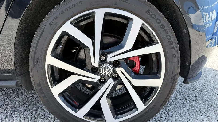 VOLKSWAGEN Polo -