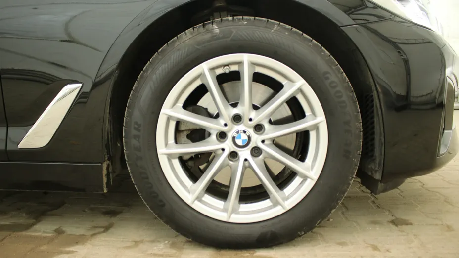 BMW Seria 5 520i mHEV aut
