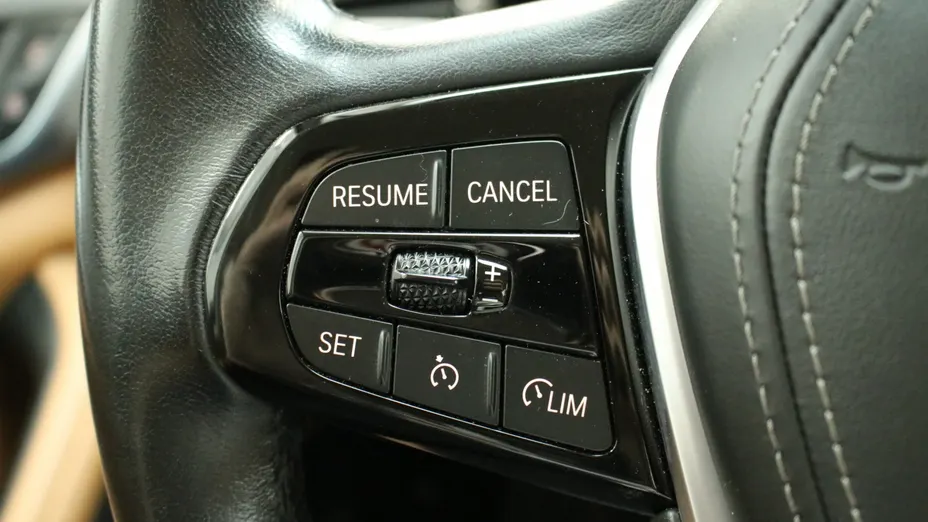 BMW Seria 5 520i mHEV aut