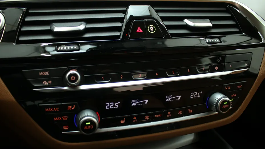 BMW Seria 5 520i mHEV aut