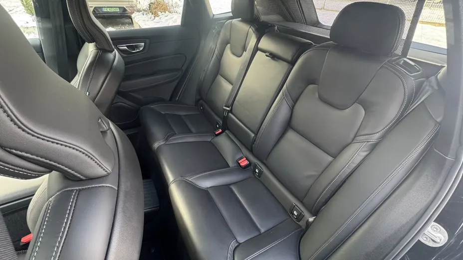 VOLVO XC60 XC60 T8 Plug-In Hybrid AWD Ultra Black Edition aut