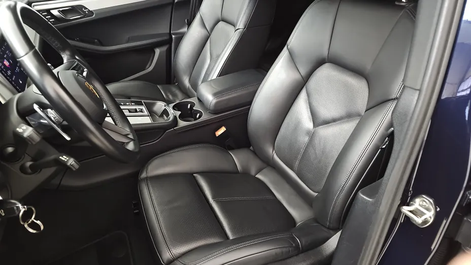 PORSCHE Macan -