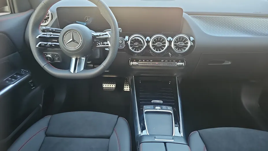 MERCEDES-BENZ GLA GLA 200 AMG Line Nowy