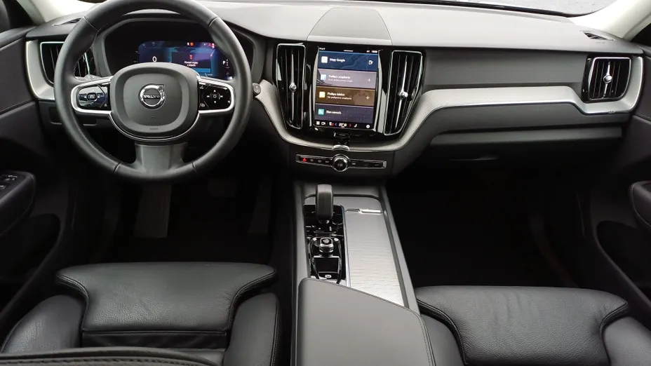 VOLVO XC60 XC60 B5 B AWD Plus Dark aut