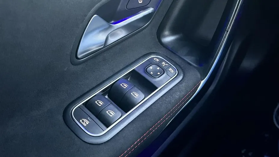 MERCEDES-BENZ CLA CLA 200 d AMG Line 8G-DCT