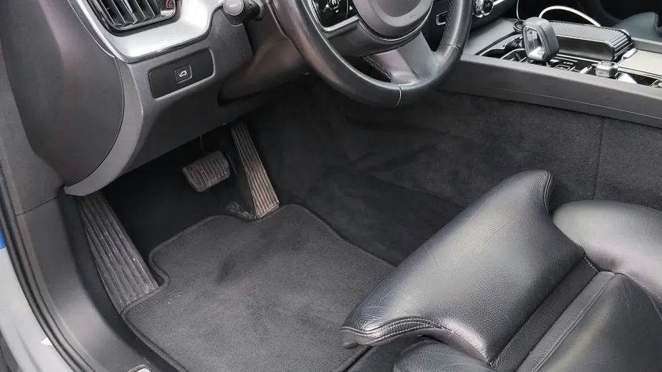 VOLVO XC60 -