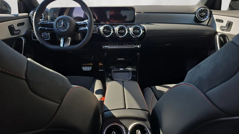 MERCEDES-BENZ A Klasa A 220 4-Matic AMG Line 8G-DCT Nowy