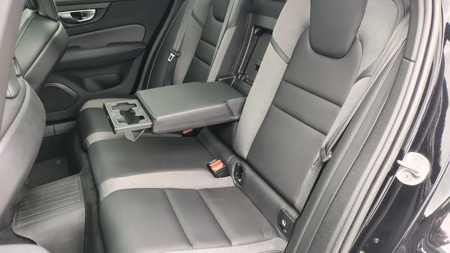 VOLVO V60 V60 B4 D Plus Dark aut