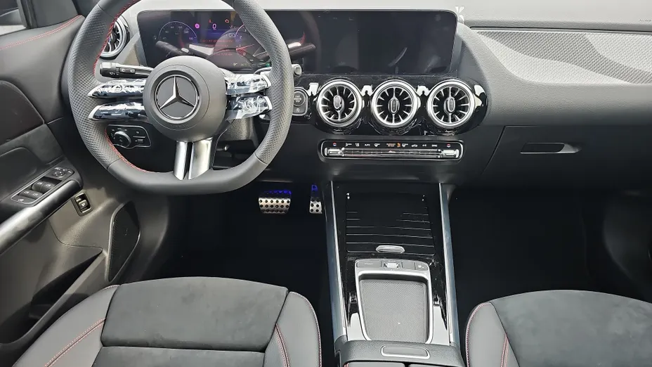 MERCEDES-BENZ GLA GLA 200 AMG Line Nowy