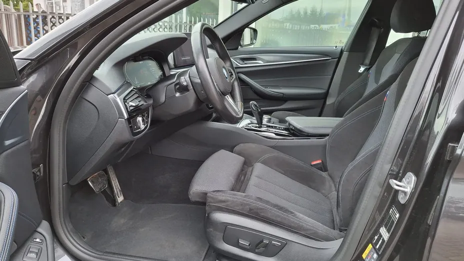 BMW Seria 5 530e xDrive M Sport sport-aut
