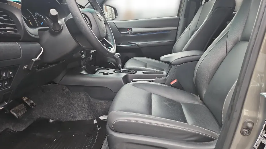 TOYOTA HiLux Hilux 2.8 D-4D mHEV Double Cab Invincible 4x4 aut