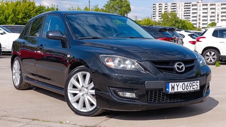 MAZDA 3 -