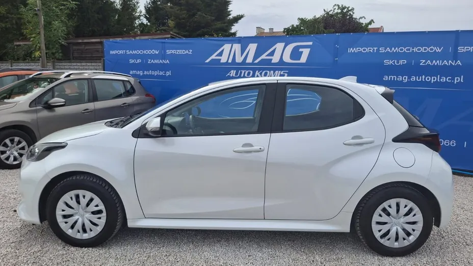 TOYOTA Yaris -