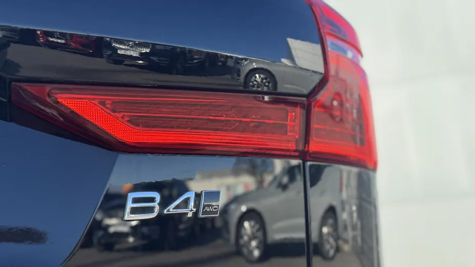 VOLVO XC60 XC60 B4 D AWD Plus Dark aut