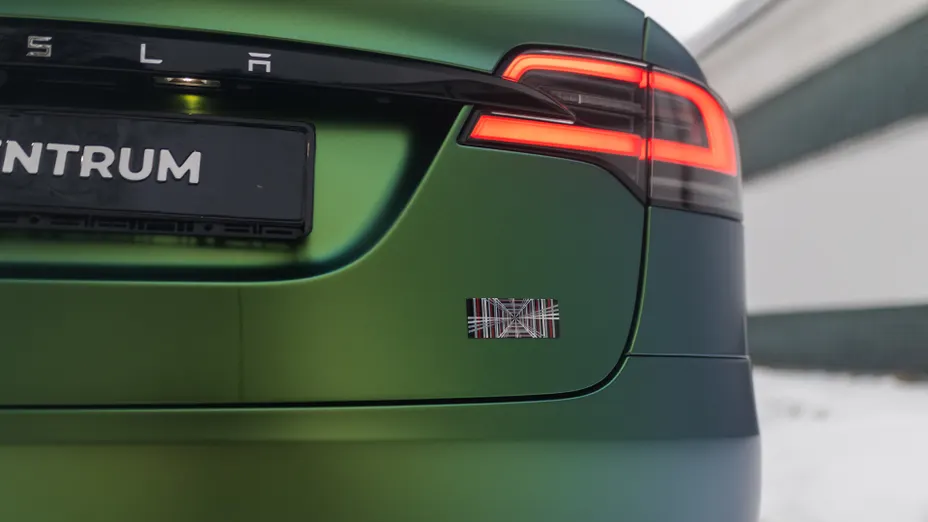 TESLA Model X X Plaid