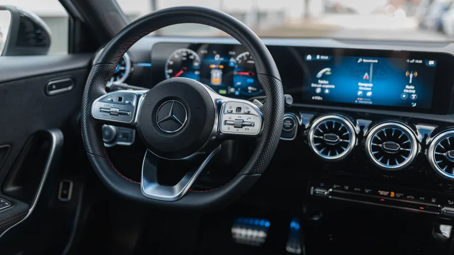 MERCEDES-BENZ A Klasa A 250 e AMG Line 8G-DCT