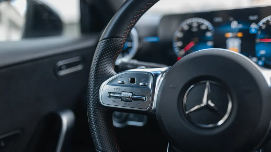 MERCEDES-BENZ A Klasa A 250 e AMG Line 8G-DCT